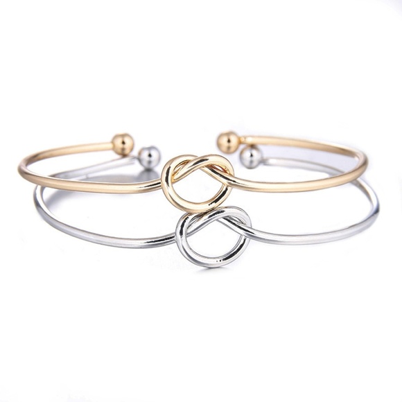 Jewelry - ❤️4 for $20 Sale❤️Love Knot Bracelet